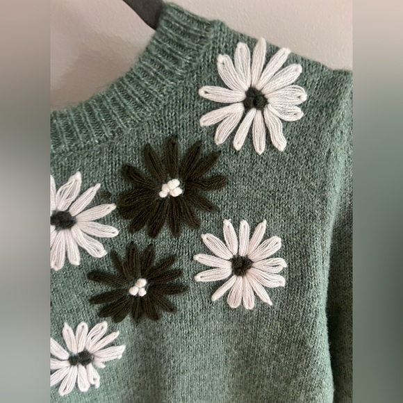 🩷 144 medium euc floral sweater Francesca’s green embroidered - Picture 4 of 4